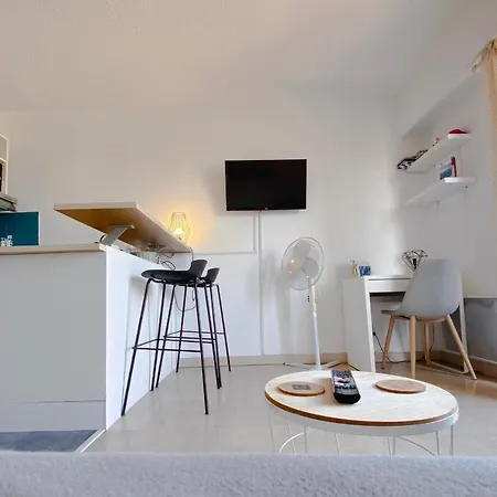 Guignon - Sunny Comfort Close To The Port & Station Apartment