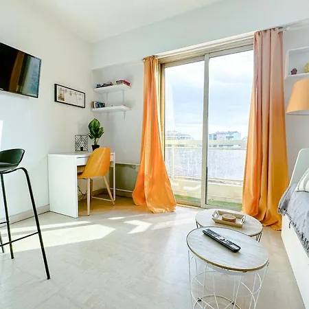 Guignon - Sunny Comfort Close To The Port & Station *