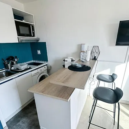 Guignon - Sunny Comfort Close To The Port & Station