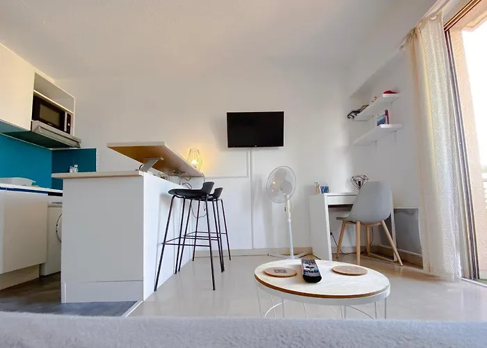 Guignon - Sunny Comfort Close To The Port & Station Apartment