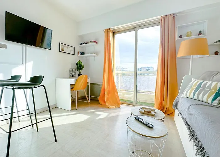Guignon - Sunny Comfort Close To The Port & Station *