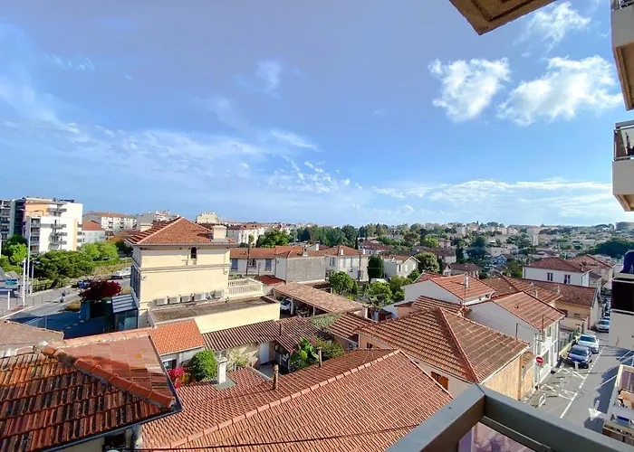 Guignon - Sunny Comfort Close To The Port & Station Apartment *
