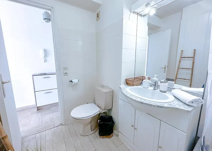 Guignon - Sunny Comfort Close To The Port & Station Apartment