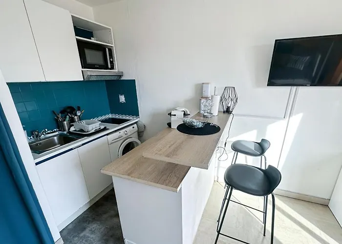 Guignon - Sunny Comfort Close To The Port & Station