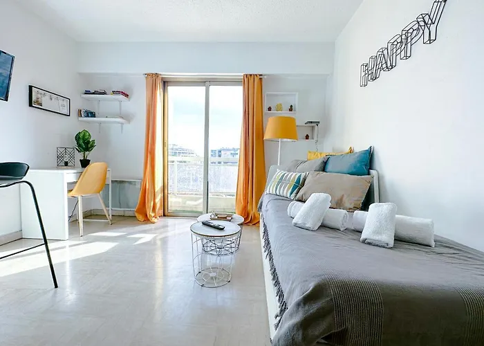 Guignon - Sunny Comfort Close To The Port & Station Apartment